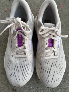 Brooks Ghost 16. Womens 10 Light Pink Running Shoes Sneakers